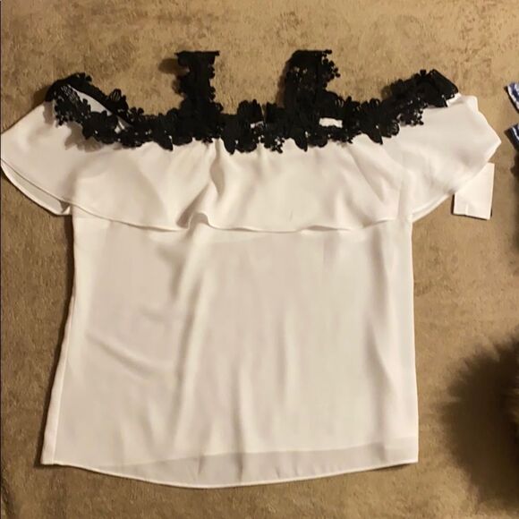 Nwt. White/black lace off the shoulder. Medium - Picture 3 of 5